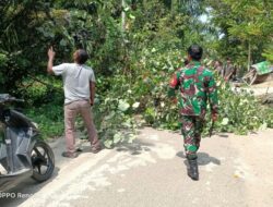 Sinergi Babinsa Dan Masyarakat Gotong Royong Bersihkan Ranting Dan Pohon Di Bulan Puasa