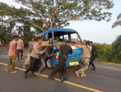 Brimob Kompi 2 Batalyon B Pelopor Aramiyah Bantu Korban Laka Tunggal