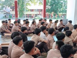 Kapolsek Mapanget Gelar Tatap Muka dan Sosialisasi Kenakalan Remaja di SMAN 8 Manado