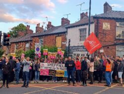 Sheffield Bersatu Melawan Kebencian: Ratusan Orang Turun ke Jalan Menentang Fasisme dan Rasisme 